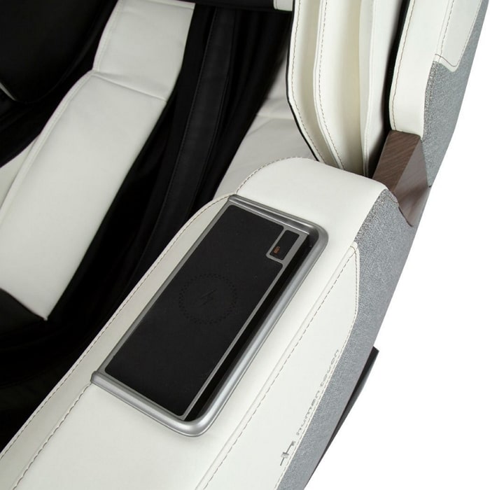 Human Touch Wholebody Rove in Moon wireless charging.